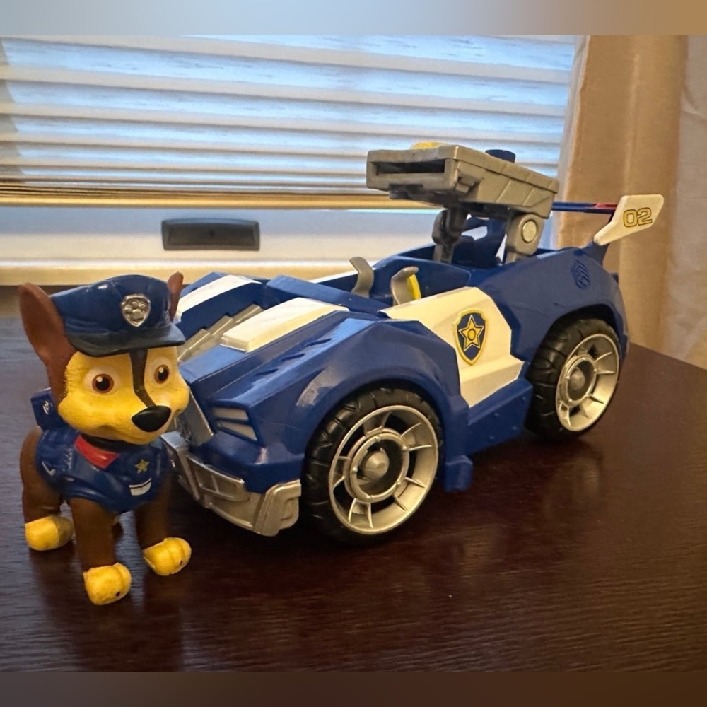 Paw Patrol-Chase's Deluxe Transforming Movie Vehicle toy collector